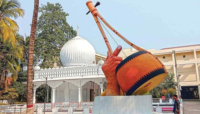 সাঁইজির বারাম খানায় বাউলের হাট