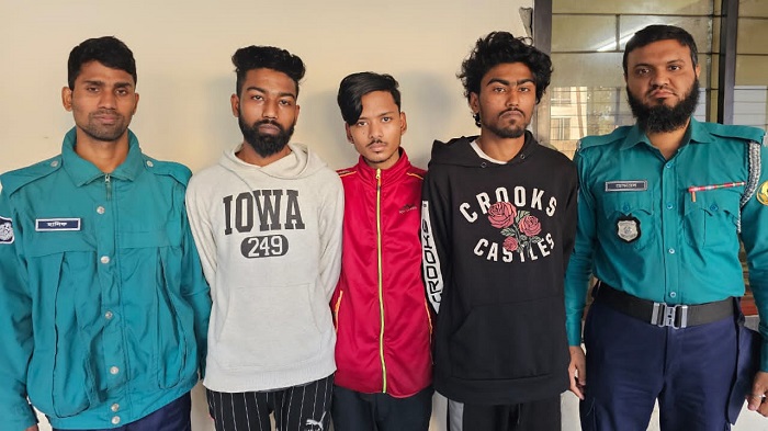 সিলেটে সিএনজি অটোরিক্সায় ছিনতাই, গ্রেপ্তার ৩