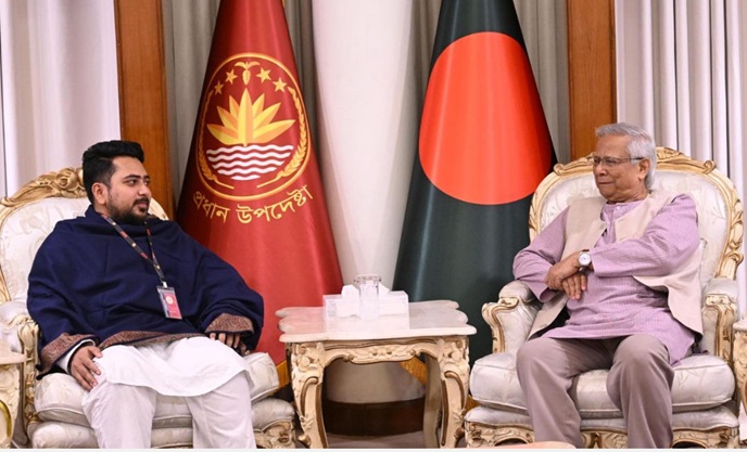 প্রধান উপদেষ্টার সঙ্গে সাক্ষাৎ করতে যমুনায় গেলেন নাহিদ ইসলাম