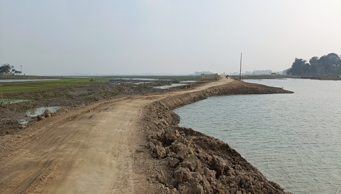 ফসল রক্ষা বাঁধের কাজে ধীরগতি,৩০০ প্রকল্পে এখনও শুরু হয়নি কাজ