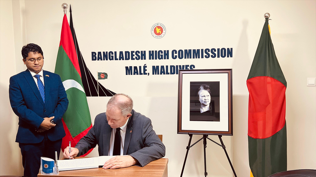মালদ্বীপে শোক বইয়ে খালেদা জিয়ার মৃত্যুতে হাইকমিশনারদের স্বাক্ষর