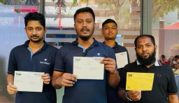 মালদ্বীপ প্রবাসীরা খুশি ব্যালেট পেপার হাতে পেয়ে