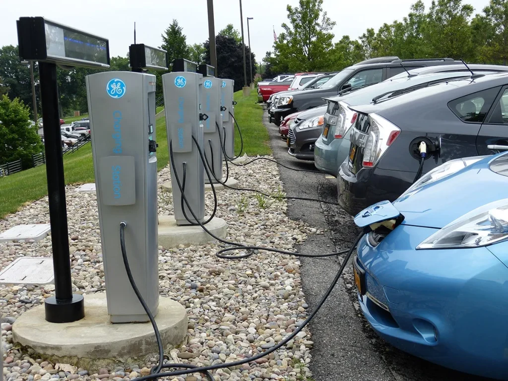 ব্রিটেনের রাস্তায় ২০৩০ সালের মধ্যে ডিজেল গাড়িকে ছাড়িয়ে যাবে ইলেকট্রিক গাড়ি