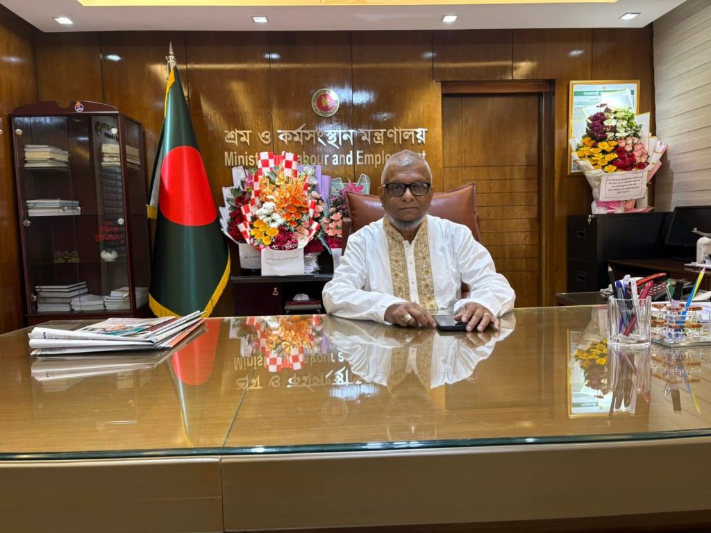 মন্ত্রীর চেয়ারে বসেই যা বললেন আরিফুল হক চৌধুরী