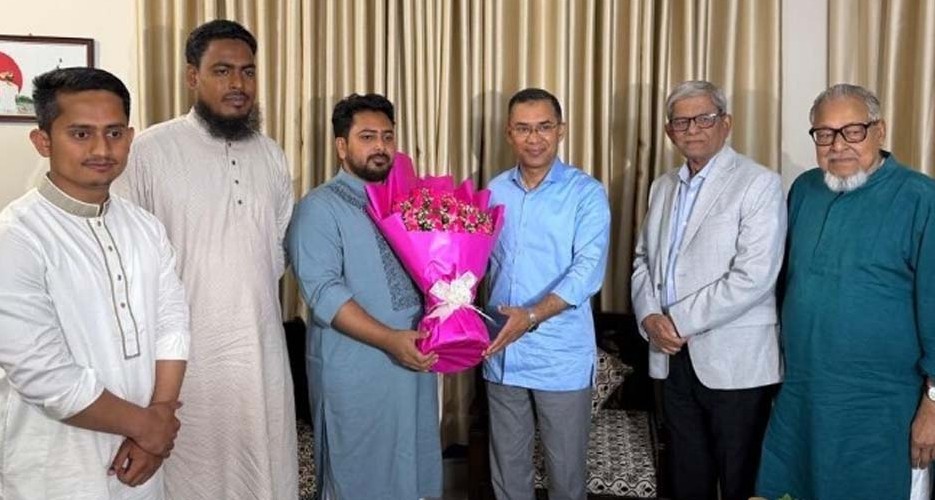 নাহিদ ইসলামের বাসায় তারেক রহমান