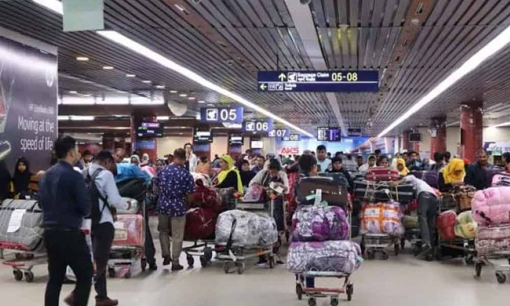 ভিসার মেয়াদে ভয় দেশে আটকে পড়া প্রবাসীদের