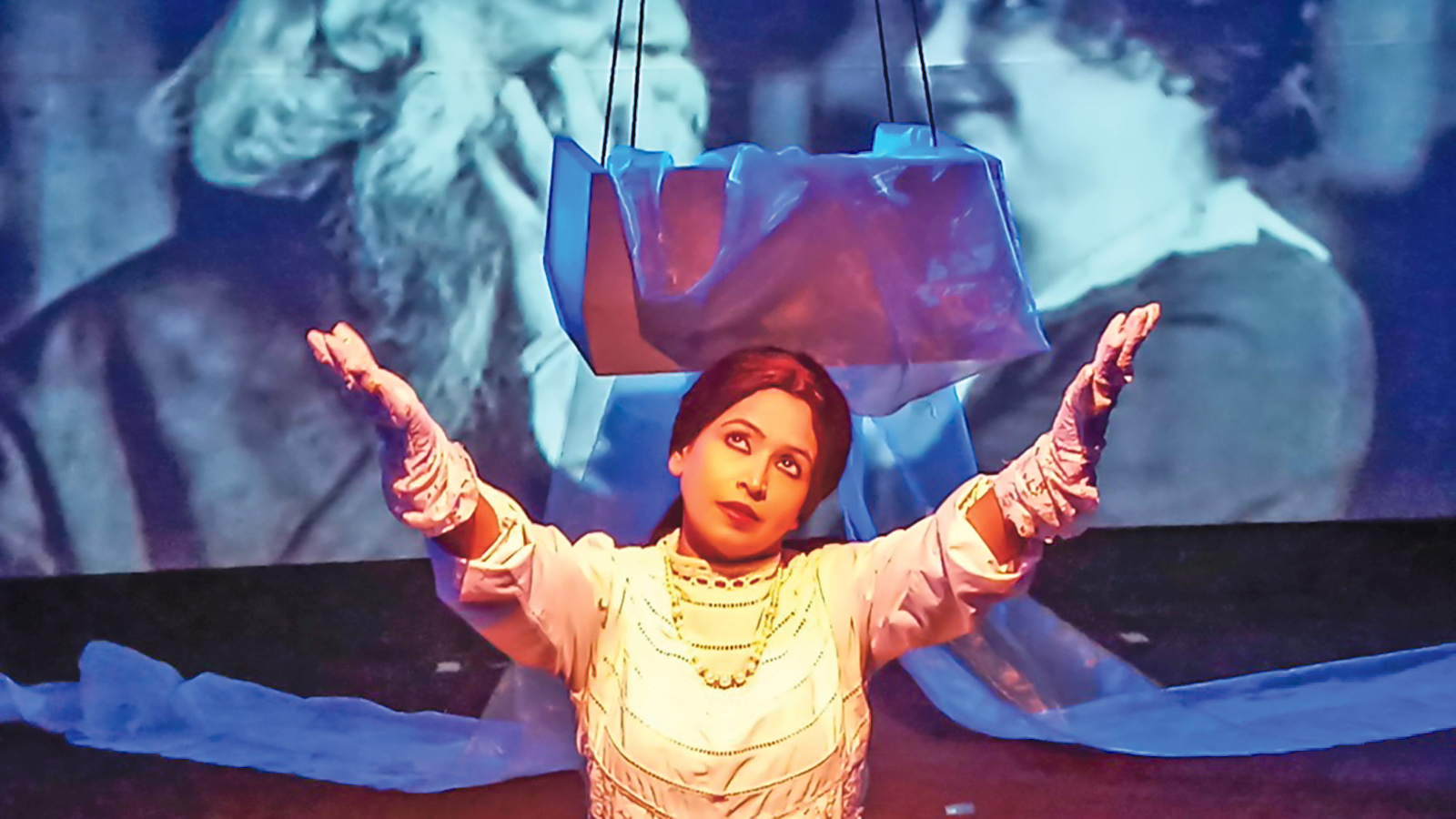 নারী দিবস উপলক্ষে স্বপ্ন দলের সম্মাননা প্রদান ও নাট্য প্রদর্শনী