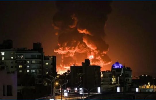 তেহরানে তেলের ডিপোতে বিস্ফোরণ,আকাশে ধোঁয়ার কুণ্ডলী