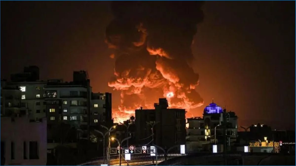 তেহরানে তেলের ডিপোতে বিস্ফোরণ,আকাশে ধোঁয়ার কুণ্ডলী