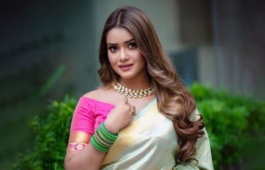 ফ্যাশন ও অভিনয়ে তানজিন তিশা