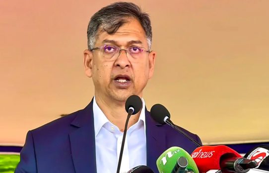 প্রতিবেশী দেশের ভরসায় ক্ষমতায় থাকার রাজনীতি আমরা বিশ্বাস করি না- স্বরাষ্ট্রমন্ত্রী